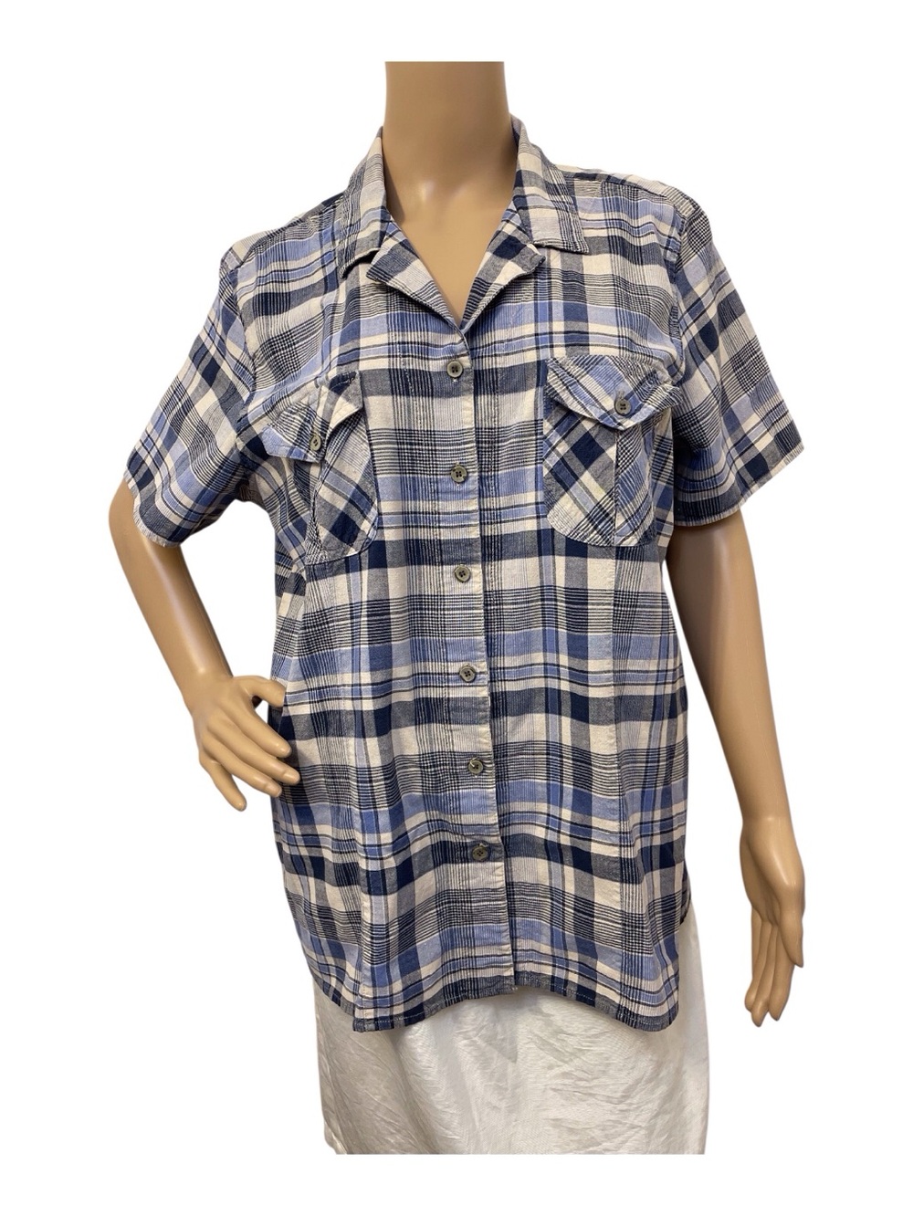 St.John s Bay Women s Plaid Short Sleeve Shirt, XL.